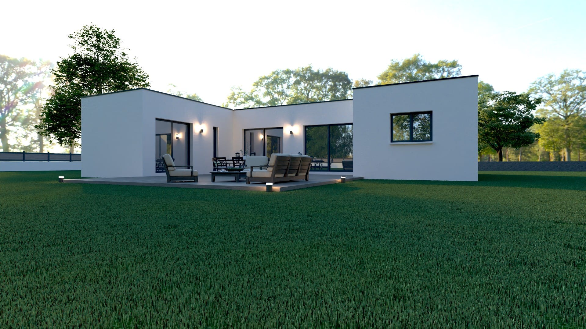 Maison X LSF 013, vue côté jardin avec terrasse aménagée, volumes en L et grandes ouvertures vitrées.