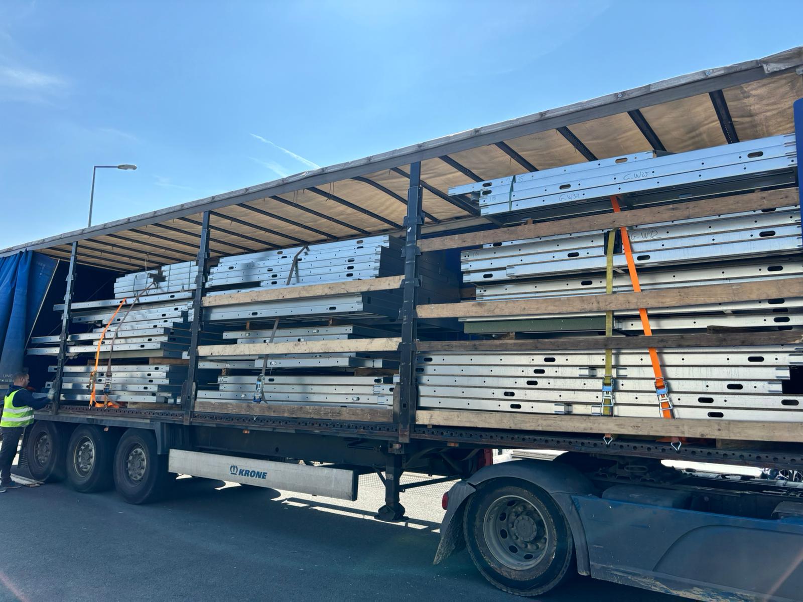 Livraison panneaux LSF 2D vue ensemble chantier ossature métallique